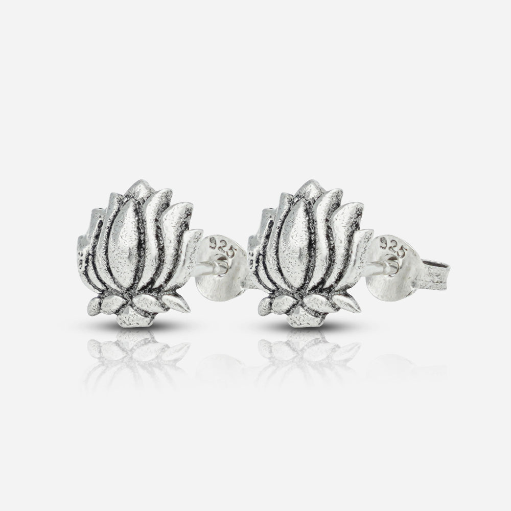 Silver flower-shaped earrings 