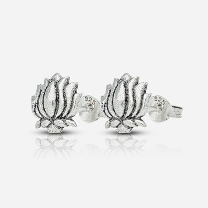 Silver flower-shaped earrings 