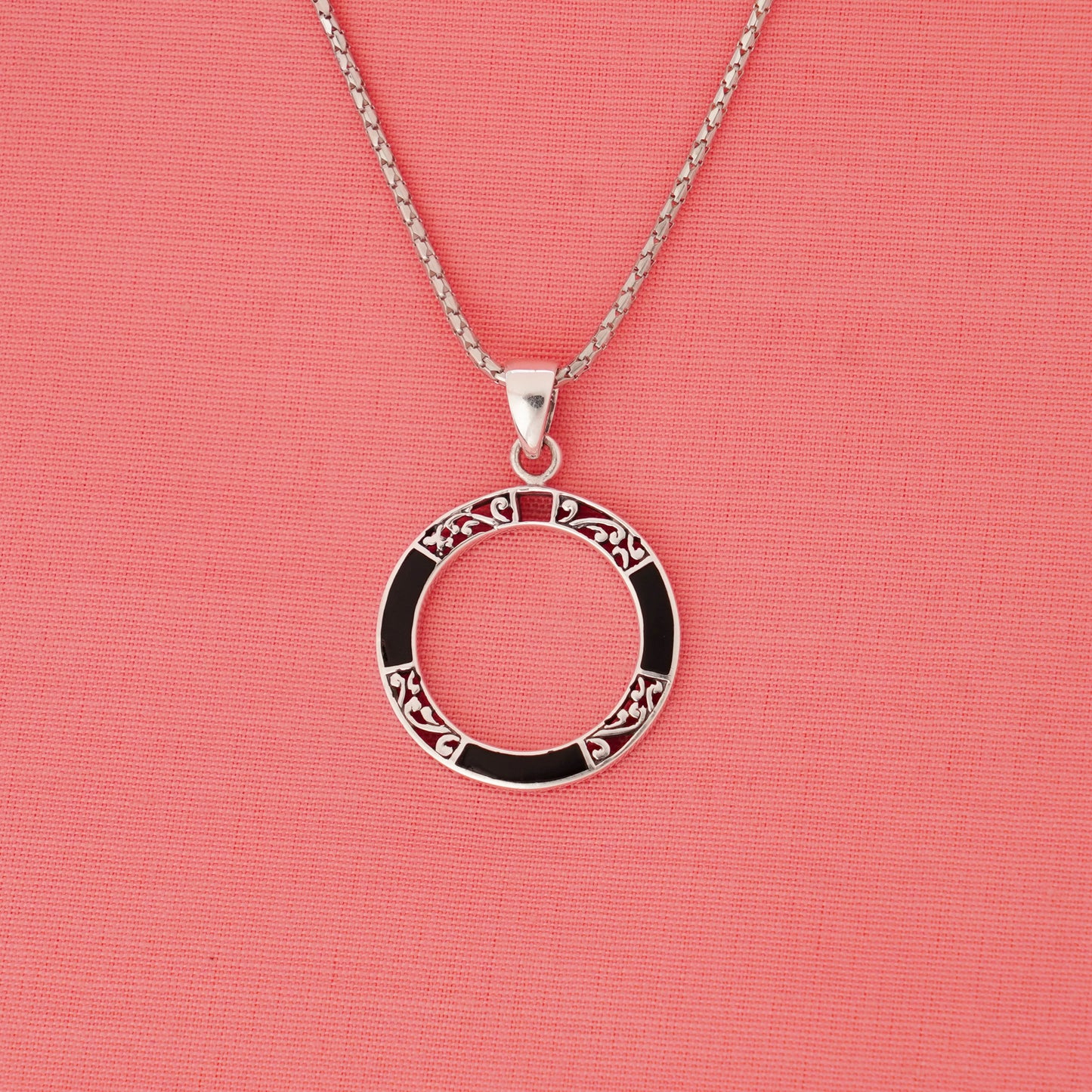 Noir Circle Pendant