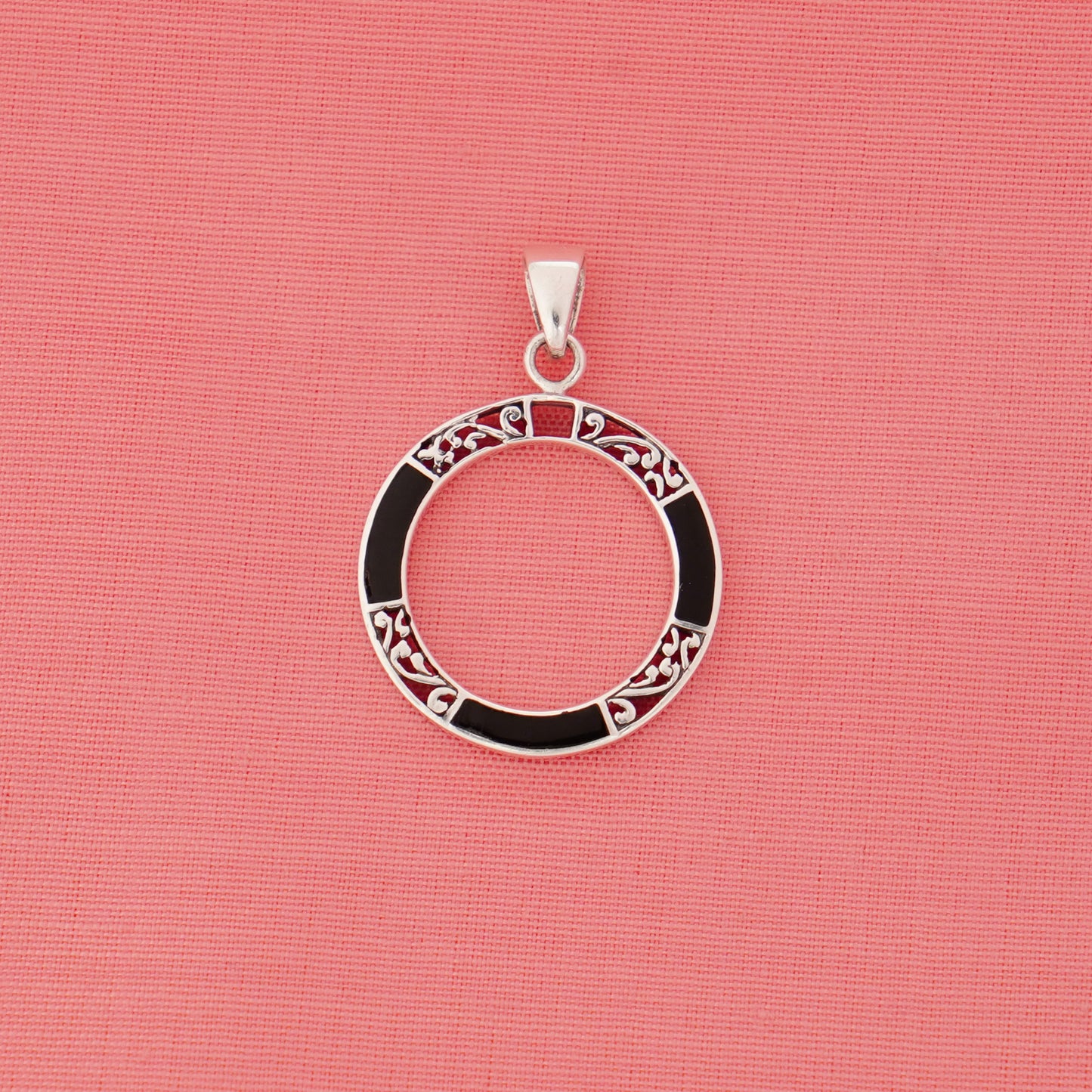 Noir Circle Pendant