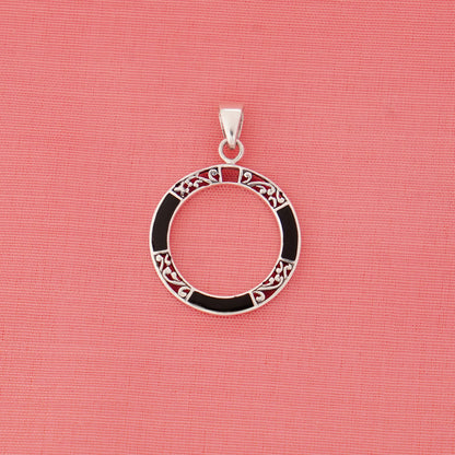 Noir Circle Pendant