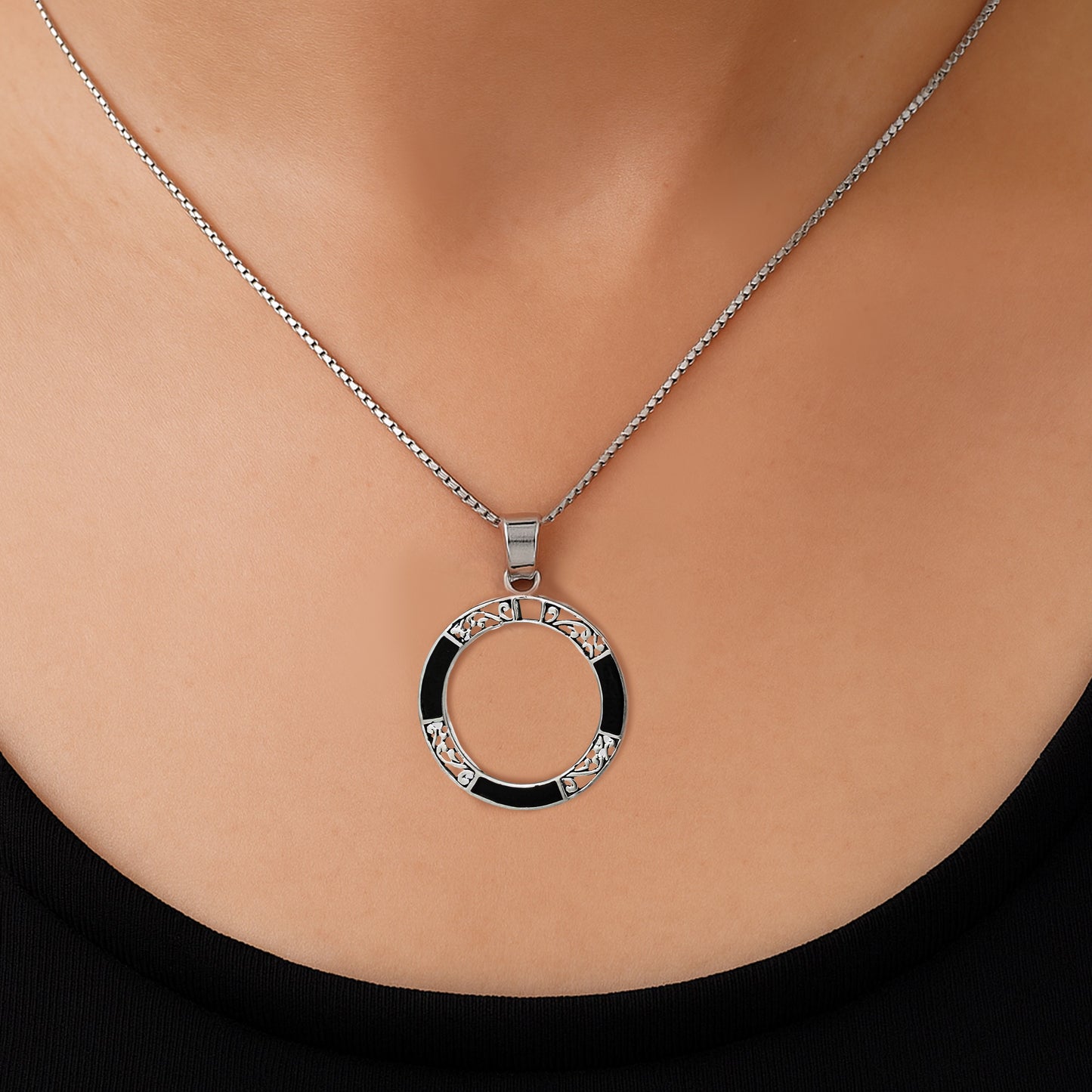 Noir Circle Pendant